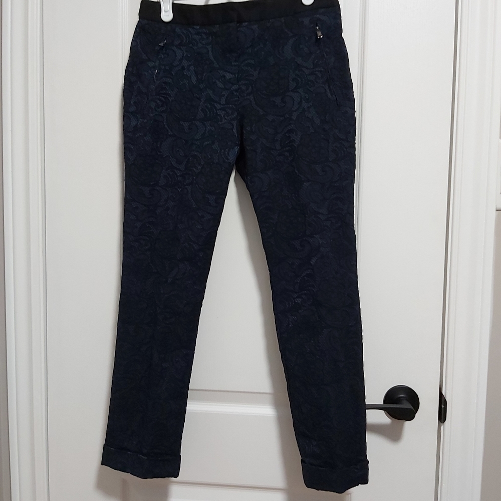 BCBG max azria dark navy floral lace print allen slim cropped pants; Size: 2